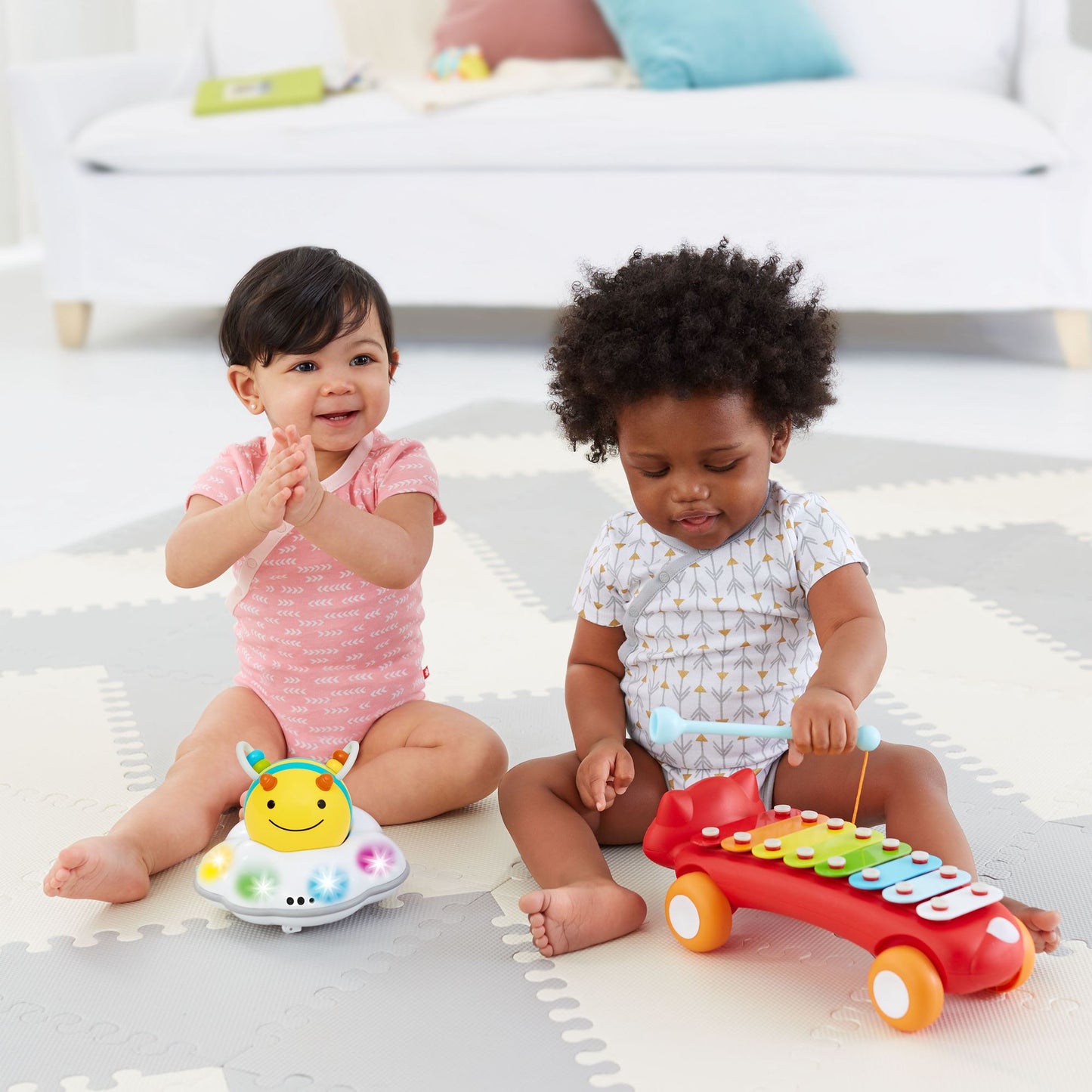 Skip Hop EXPLORE & MORE Follow-Bee Crawl Toy