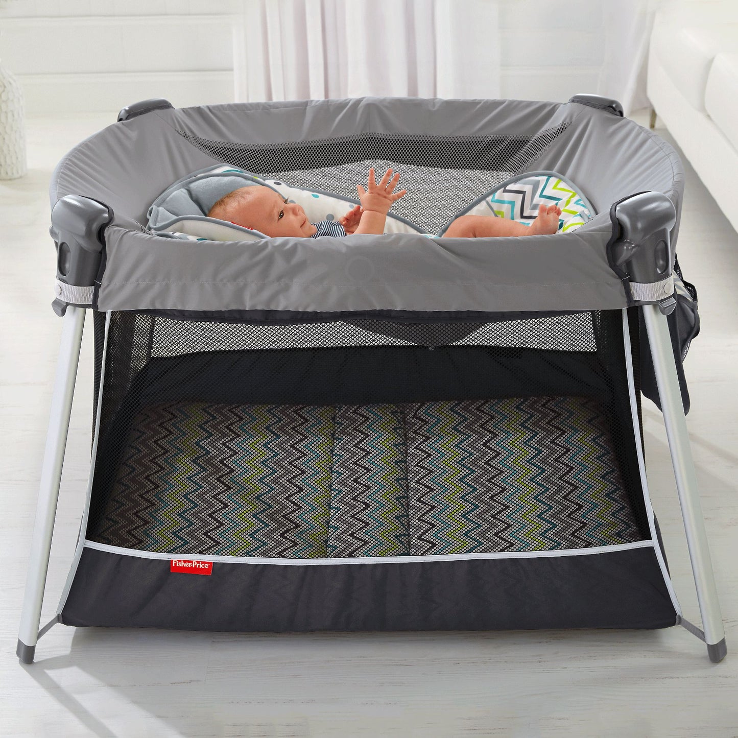 Fisher-Price Ultra-Lite Day and Night Play Yard