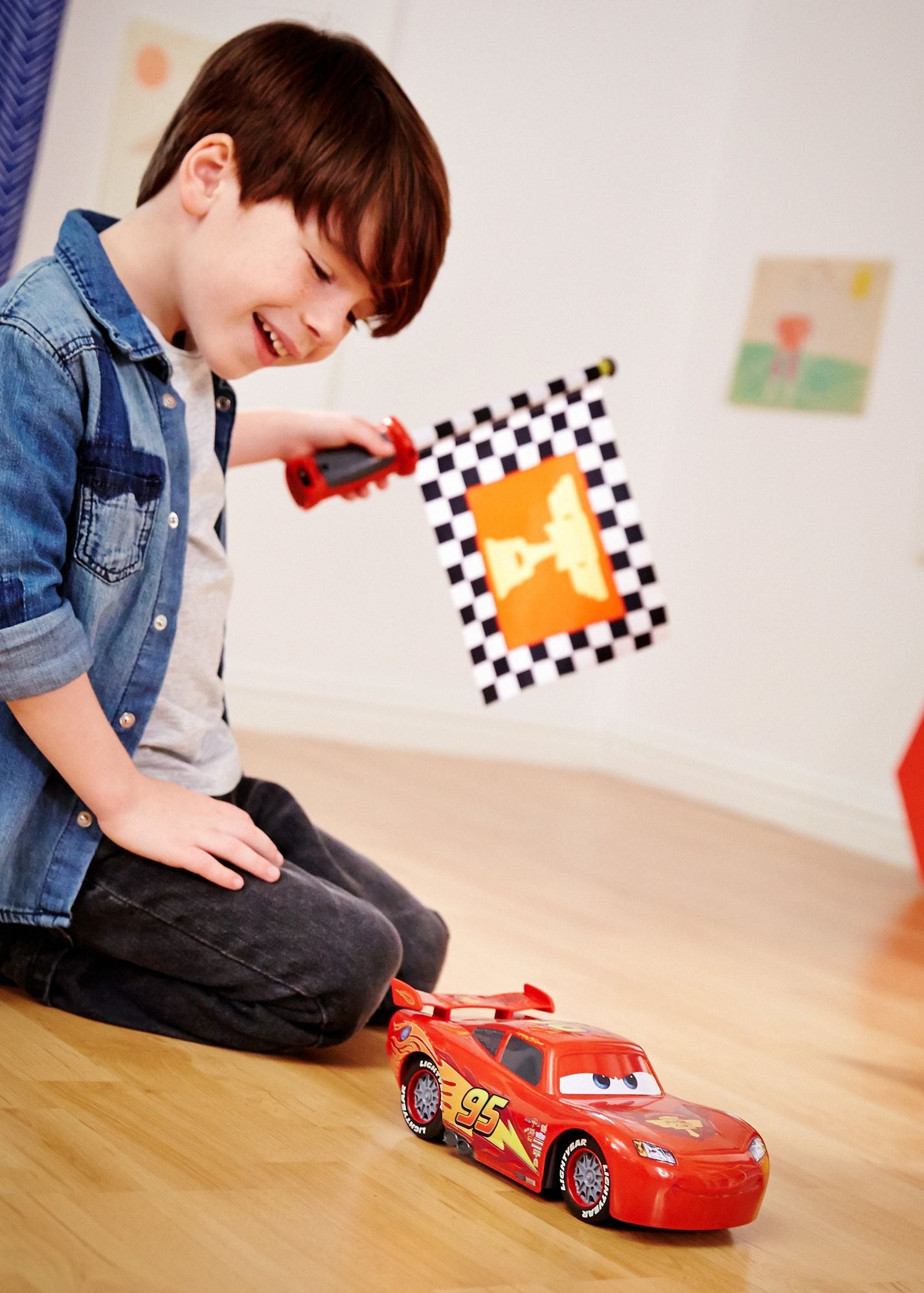 Disney/Pixar Cars Flag Finish Lightning McQueen Toy Car
