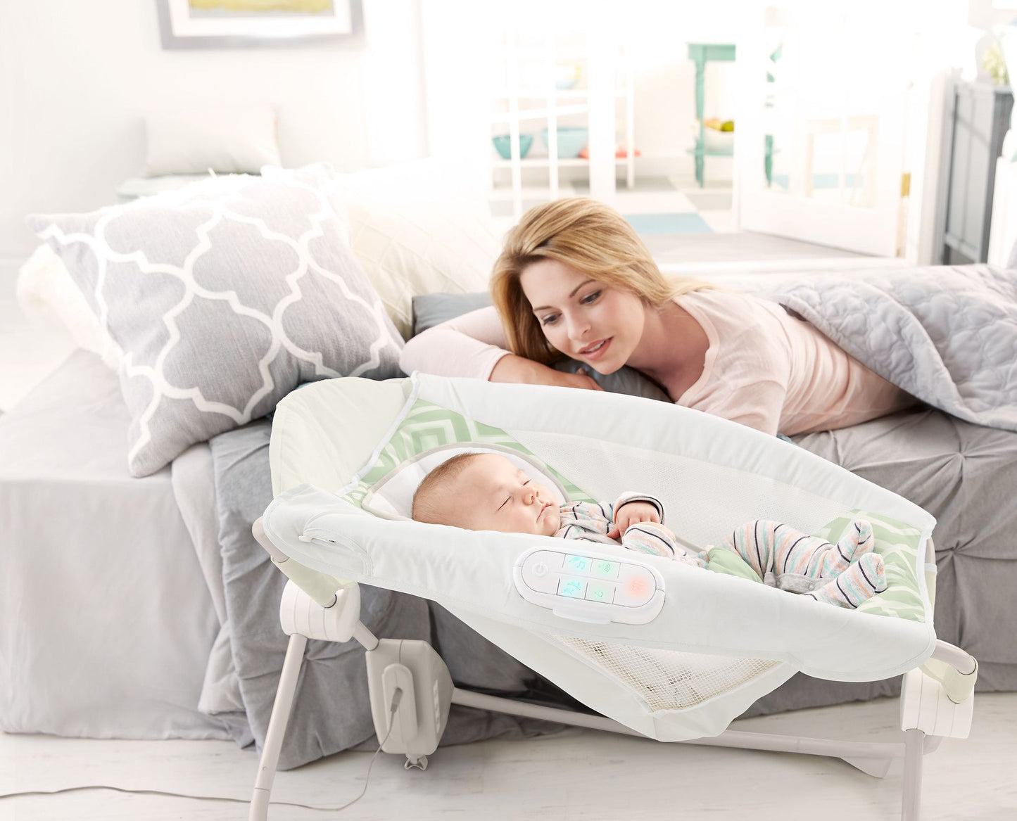 Fisher-Price Deluxe Newborn Auto Rock 'n Play Sleeper with Smart Connect