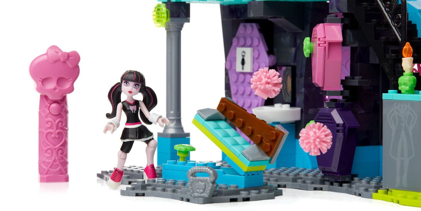 Mega Bloks Monster High School Fang Out School Play Set w/Draculaura and Elissabat Dolls