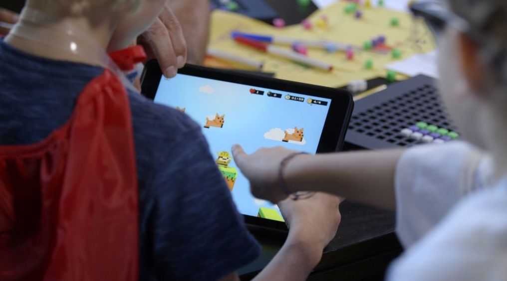 BLOXELS BUILD YOUR OWN VIDEO