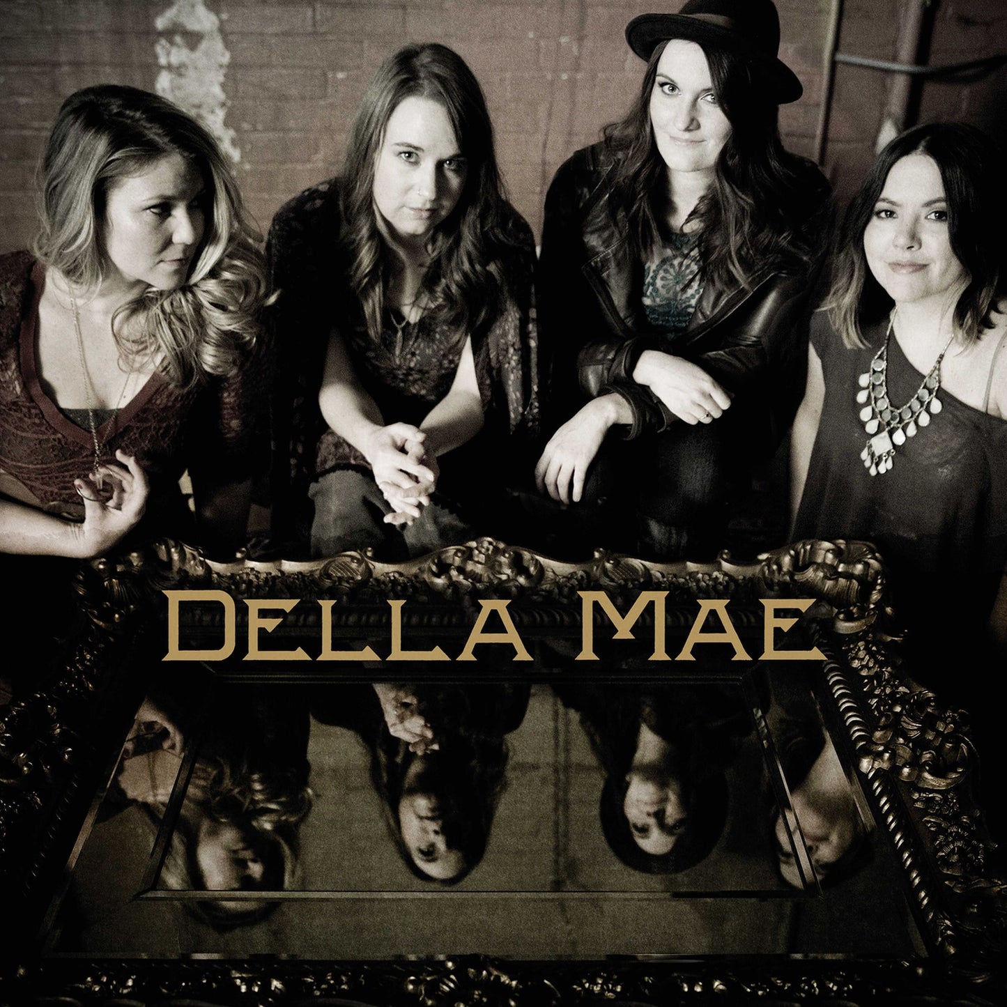 DELLA MAE