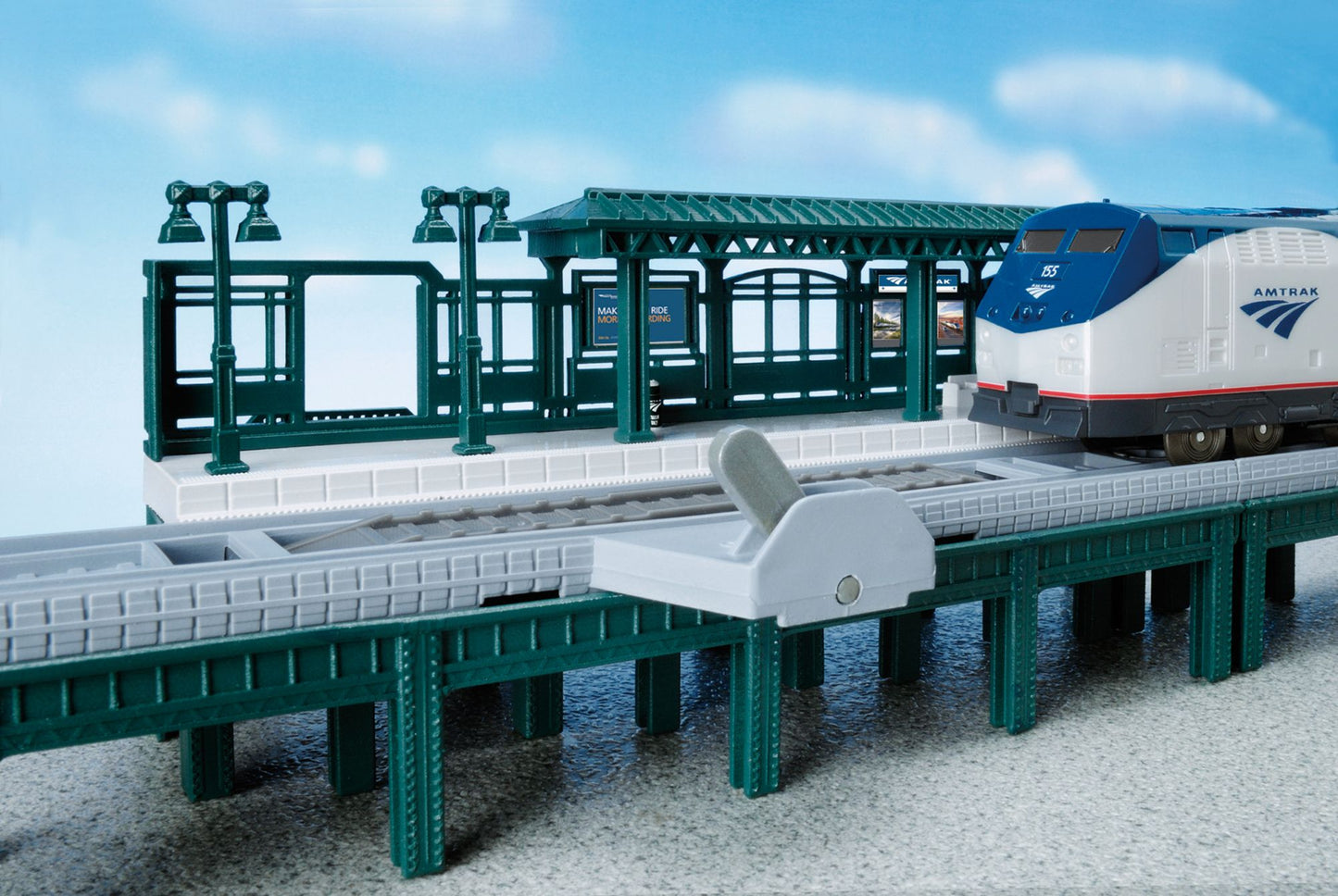 LEC 2001 Amtrak National Railroad Passenger Corporation Battery Operated Train Set