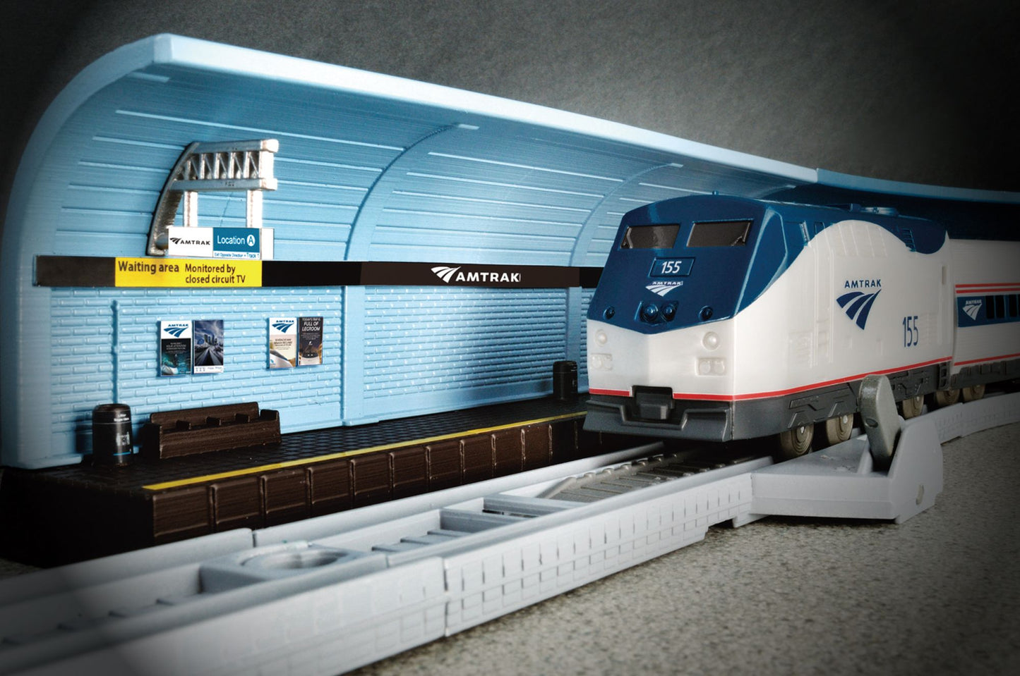 LEC 2001 Amtrak National Railroad Passenger Corporation Battery Operated Train Set