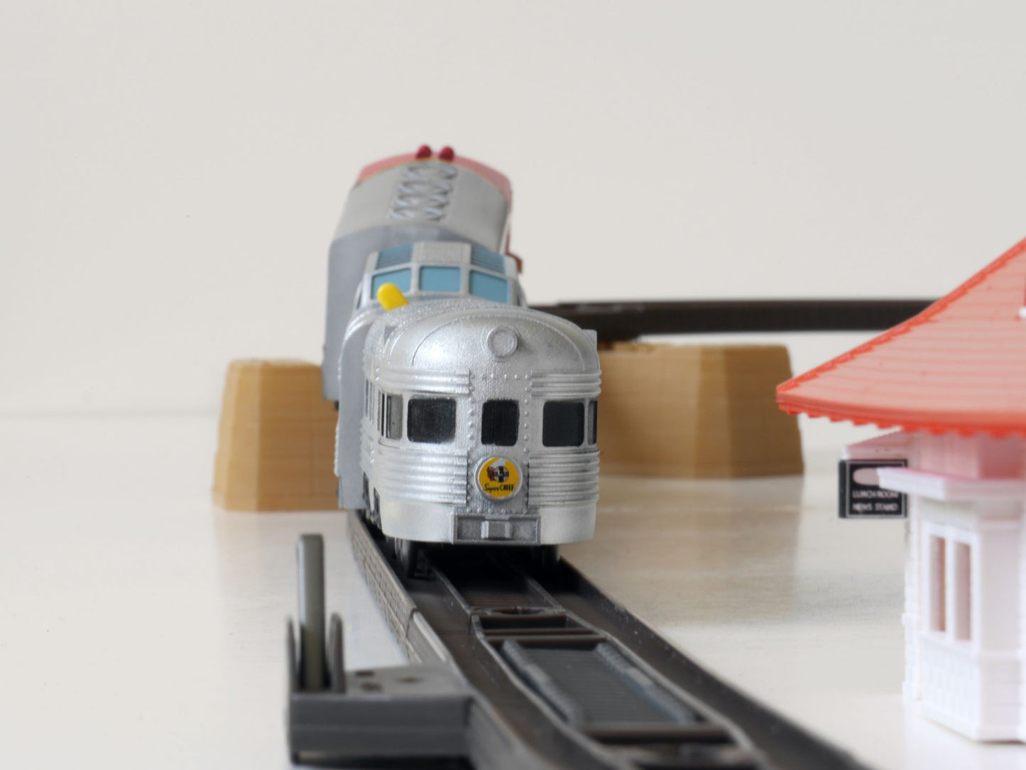 LEC 1950 Santa Fe Super Chief (F7 EMD A unit) Battery Operated Train Set