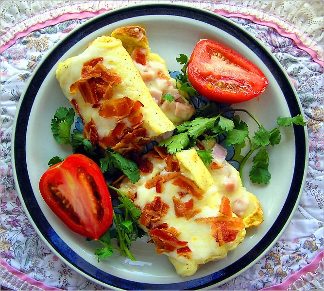 Recipes: A recipe cookbook with BREAKFAST MEALS that take less than 30 min to fix and prepare!