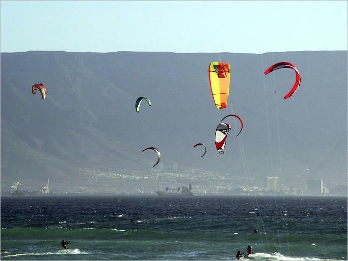 Kitesurfing (Kiteboarding) The Newest (and very cool) Extreme Sport