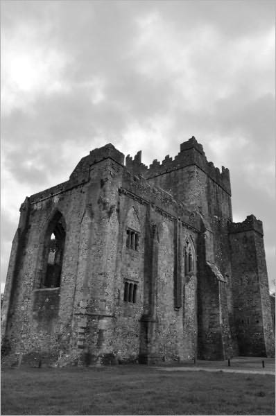Present at a Hanging and Other Ghost Stories [Illustrated]