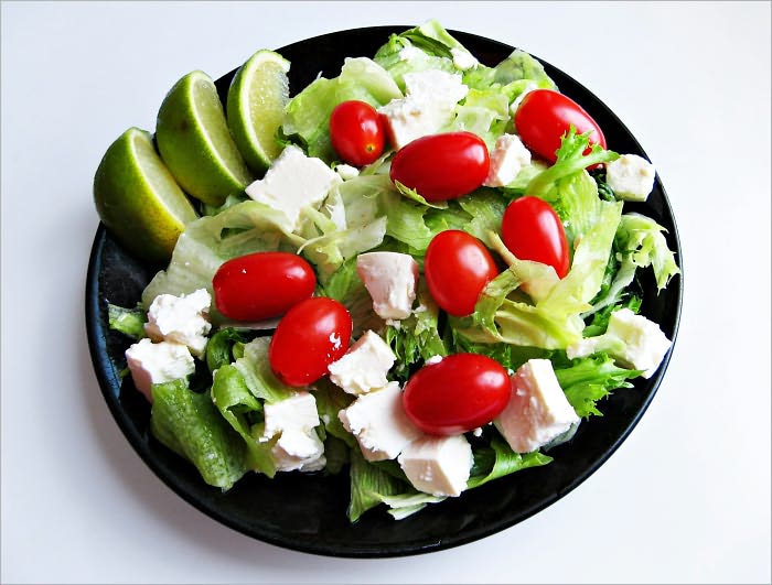 The Low Carb Cookbook: Discover a Whole New Variety of Delicious Low Carb Foods