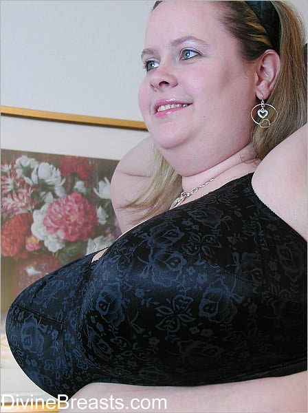 Nicole Big Tits BBW of DivineBreasts.com