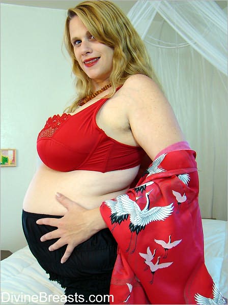 Kore Big Boobs Preggo of DivineBreasts.com