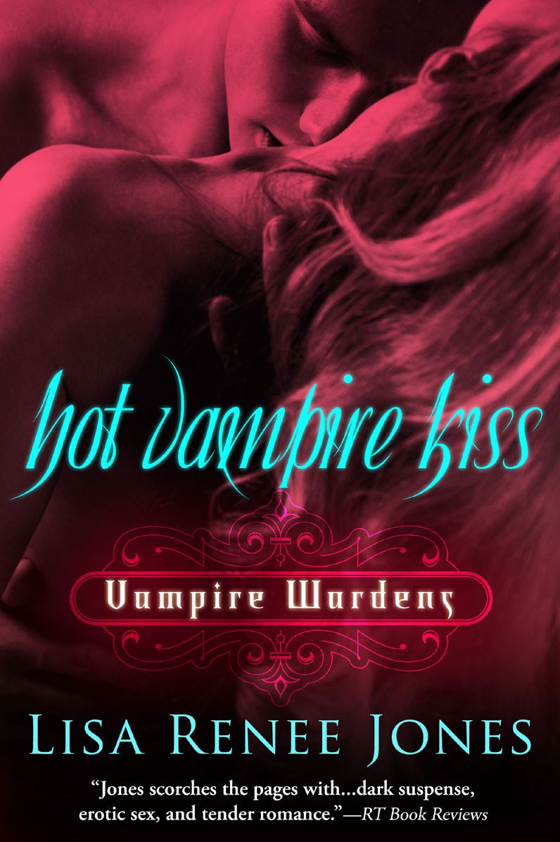 Hot Vampire Kiss (Vampire Wardens Series #1)