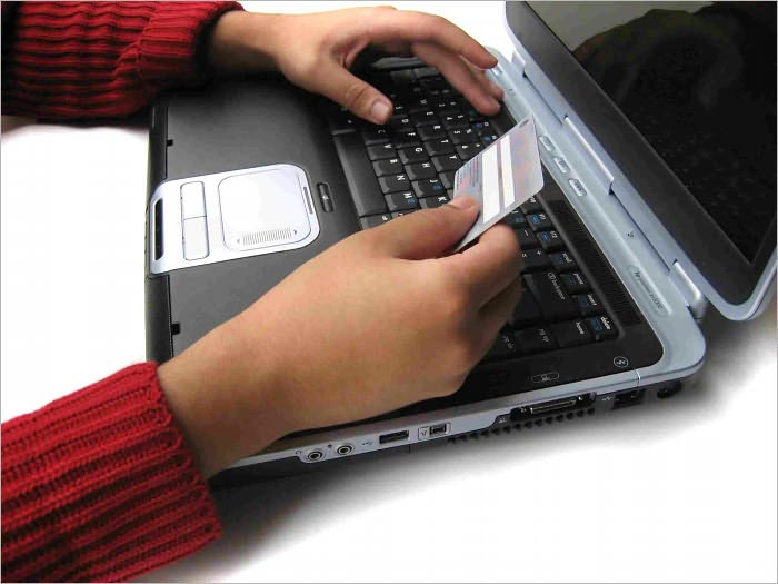 Insider Secret to Shop Safely During Holiday Season
