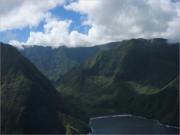 Scenes in the Hawaiian Islands and California (Illustrated)