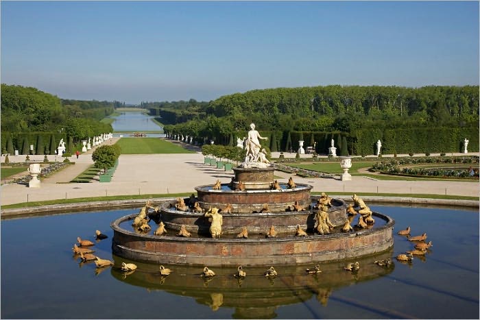 The Story of Versailles (Illustrated)