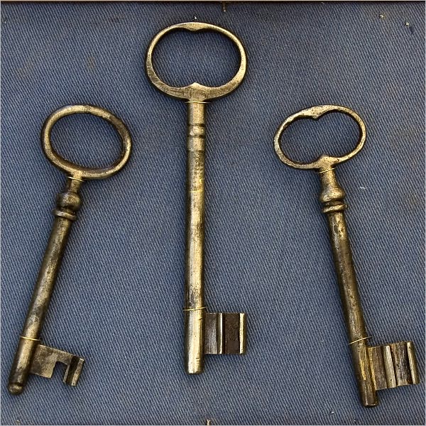Antiquing: Revealing the Truth about Profiting from Antique Items