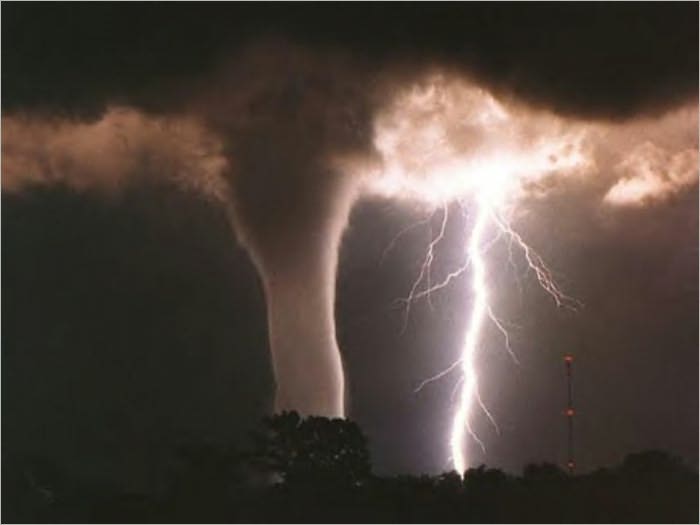 A Full Description of the Great Tornado in Chester County (Illustrated)