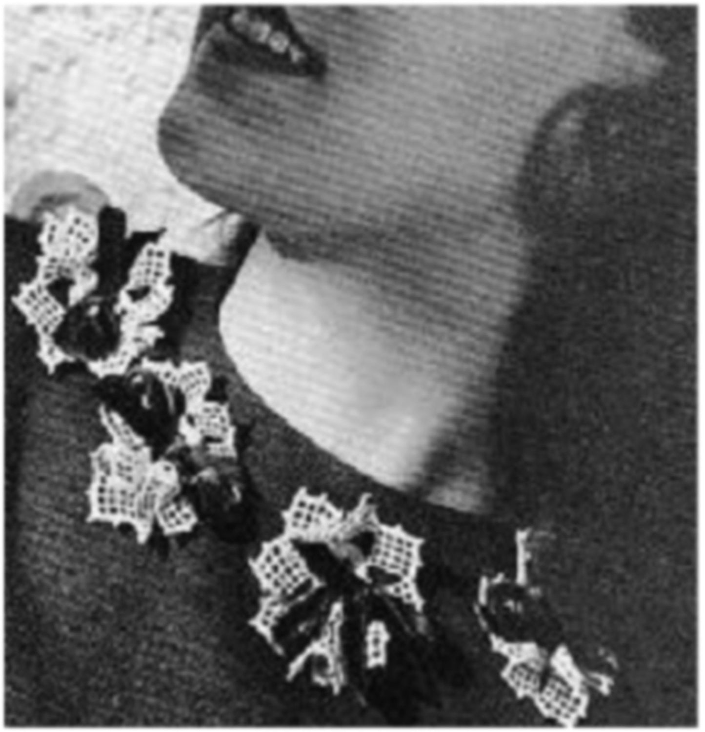 PATTERN #2252 ROSETTE CHARMS VINTAGE CROCHET