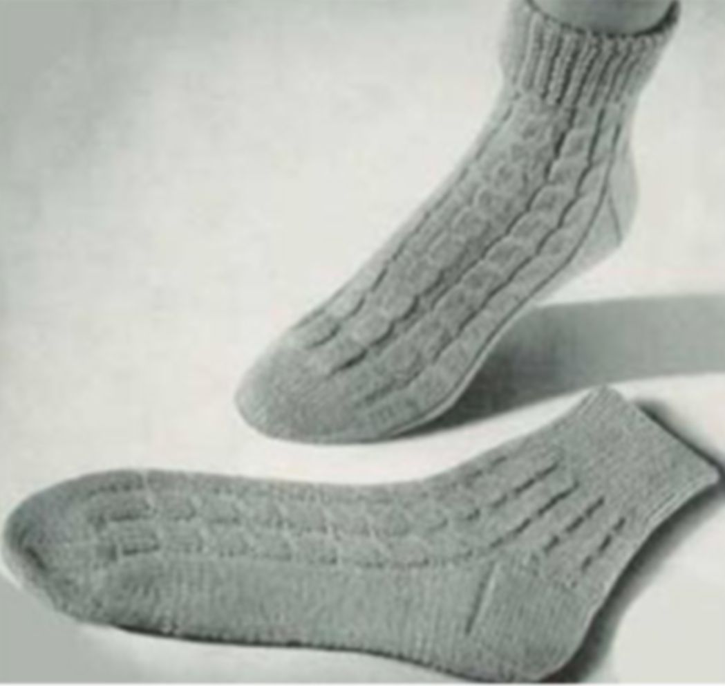 PATTERN #1654 MELISSA ANKLETS-CABLE SOCKS VINTAGE KNITTING