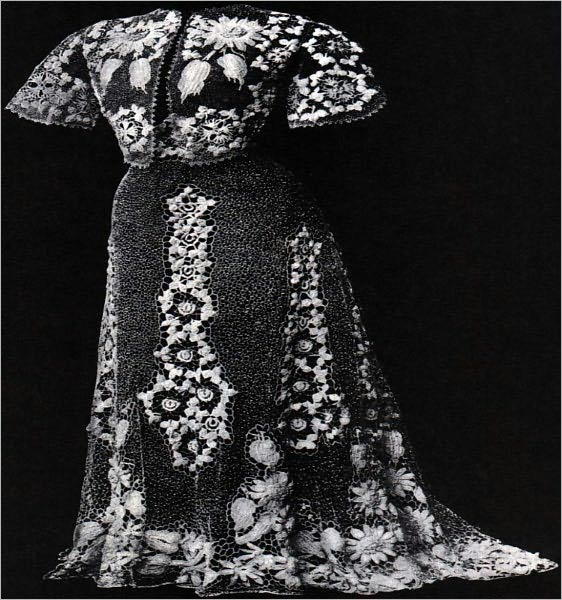 Irish Crochet And How To Make It: Easy Instructions And Patterns for Beginner And Experienced Alike - Now You Too Can Dress Like A Qreen Without Spending A Qreen’s Fortune. Bring back a dying art while providing crocheted pieces for pleasure.