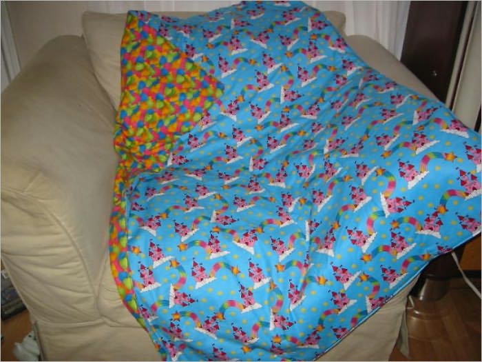 Making A Quillow Pattern :Quillow A quillow is a quilt which goes in a pocket, to form a pillow.