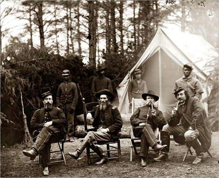 The Union army; a history of military affairs in the loyal states, 1861-65 -- records of the regiments in the Union army -- cyclopedia of battles -- memoirs of commanders and soldiers (1908)