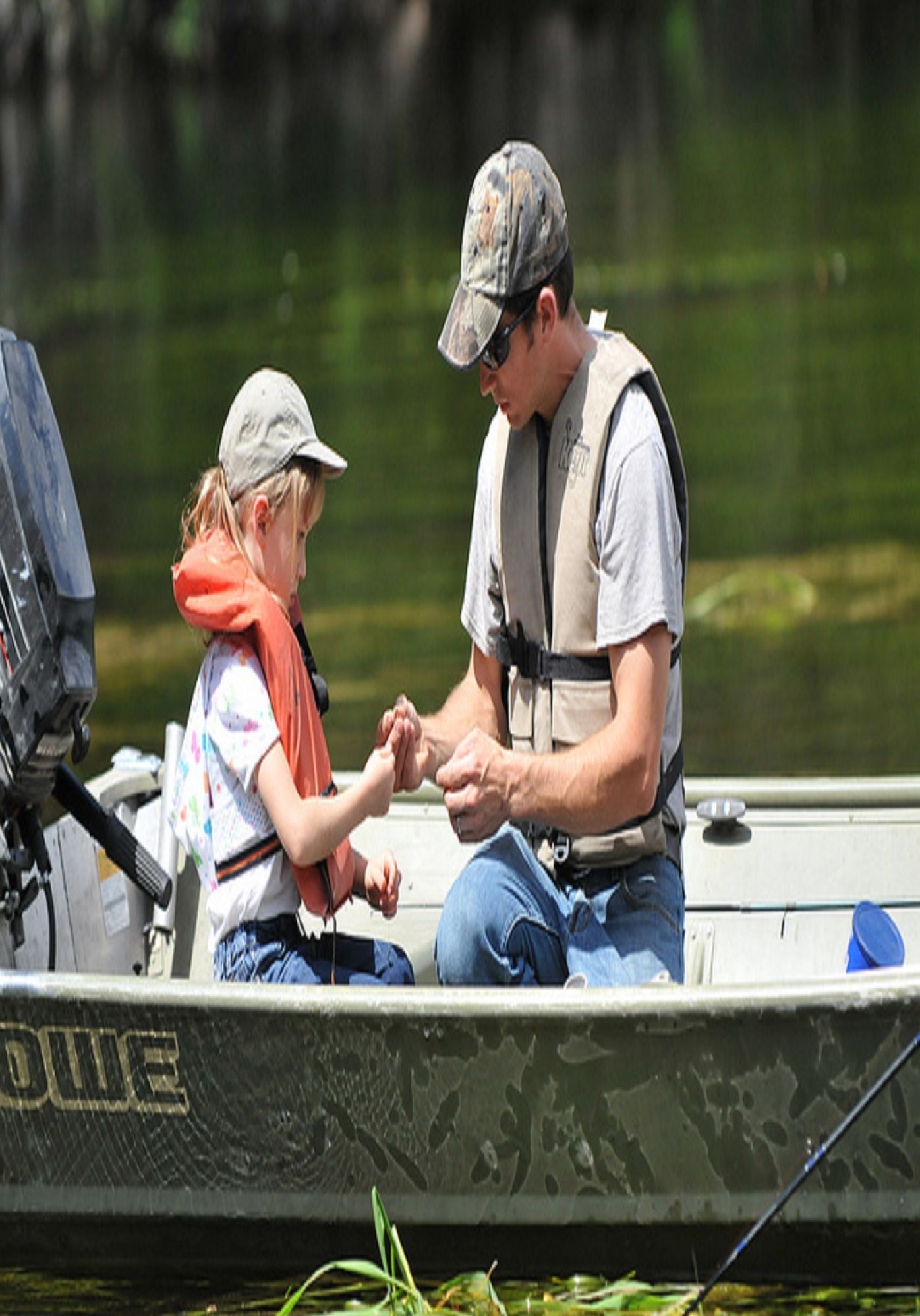 Fishing Books: Family Fishing ( spiders , tarantula , sea, creature, sea world, underwater world, horse, wild, forest, beast, animals, elephant, photo, fish, wildlife, ocean, shark, octopus )