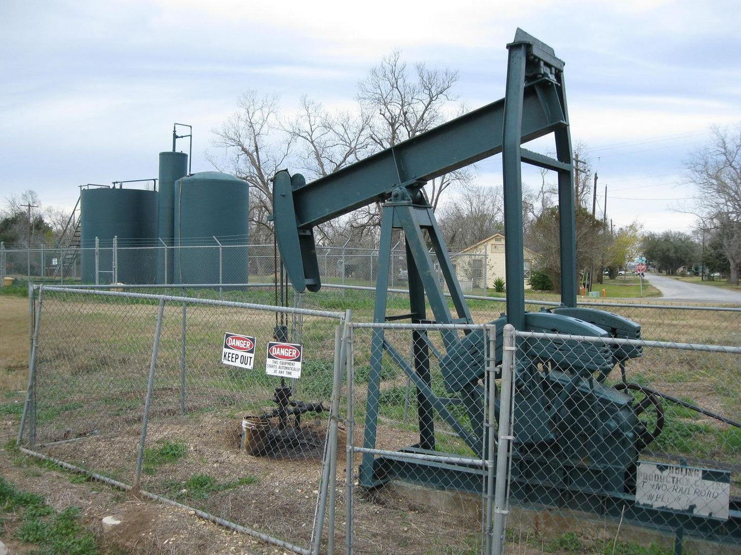 DO OIL EXPORTS FUEL DEFENSE SPENDING?