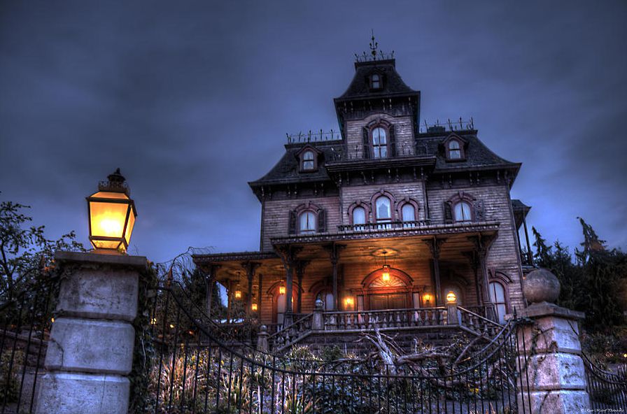 Paranormal Family Incorporated: The House at the End of the Block