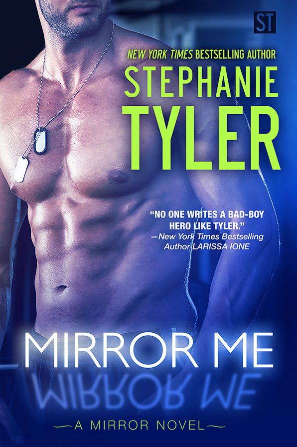 Mirror Me: A Gripping Serial Killer Thriller (Mirror Novel #1)