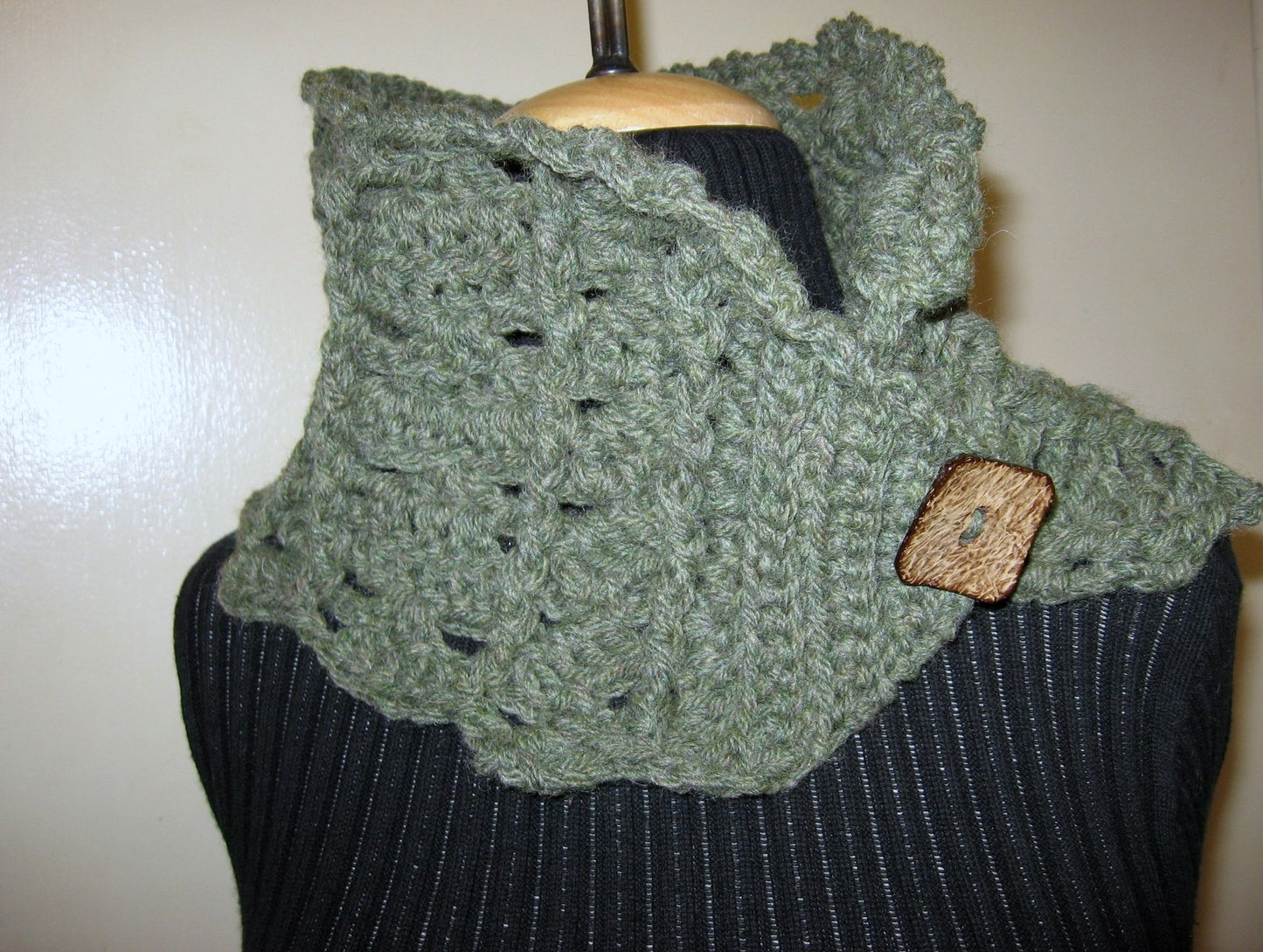 Make-it-in-an-Evening Cowl Crochet Pattern