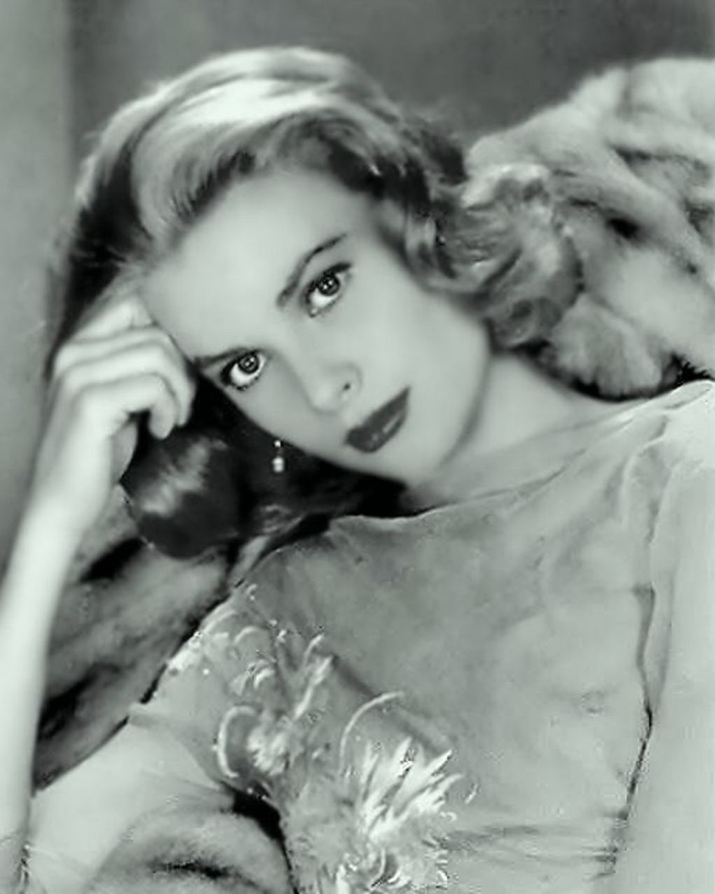 PARTICULAR PEOPLE- GRACE KELLY EDITION
