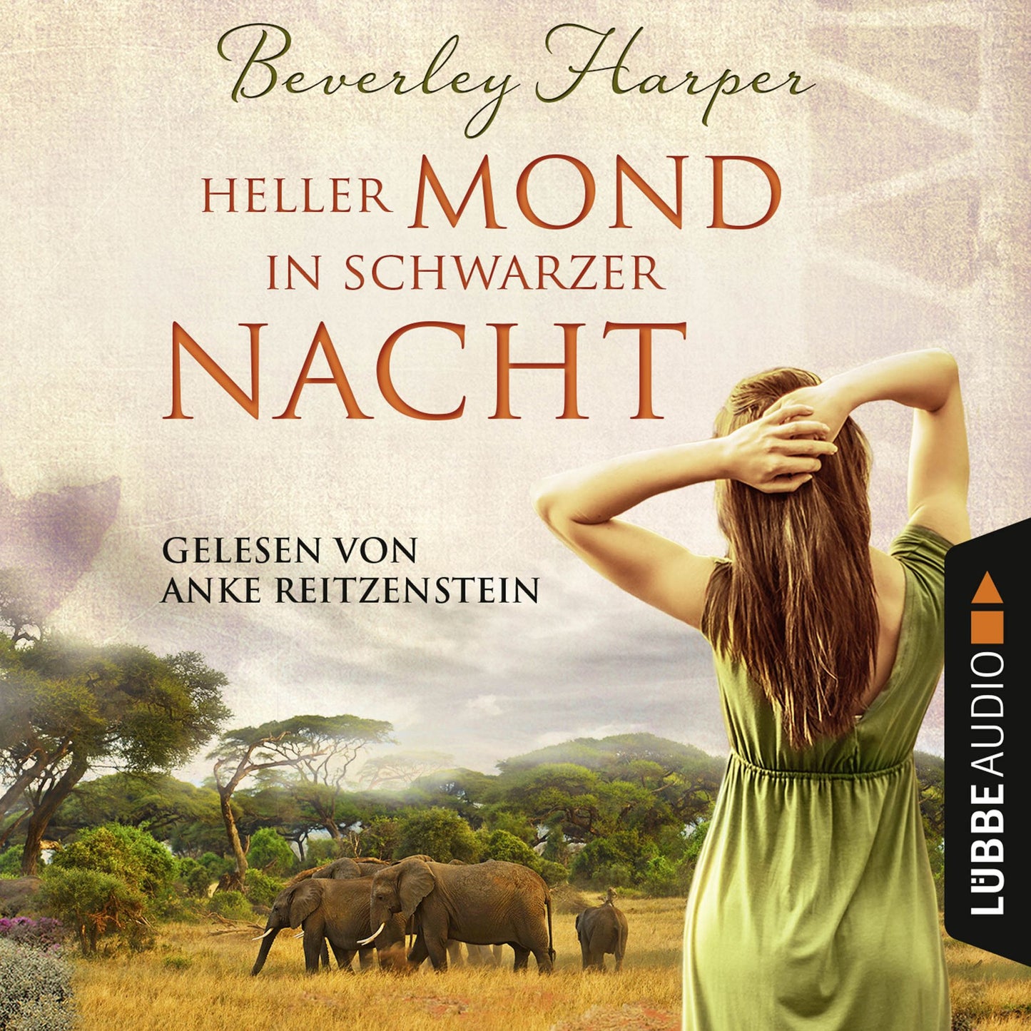 Heller Mond in schwarzer Nacht
