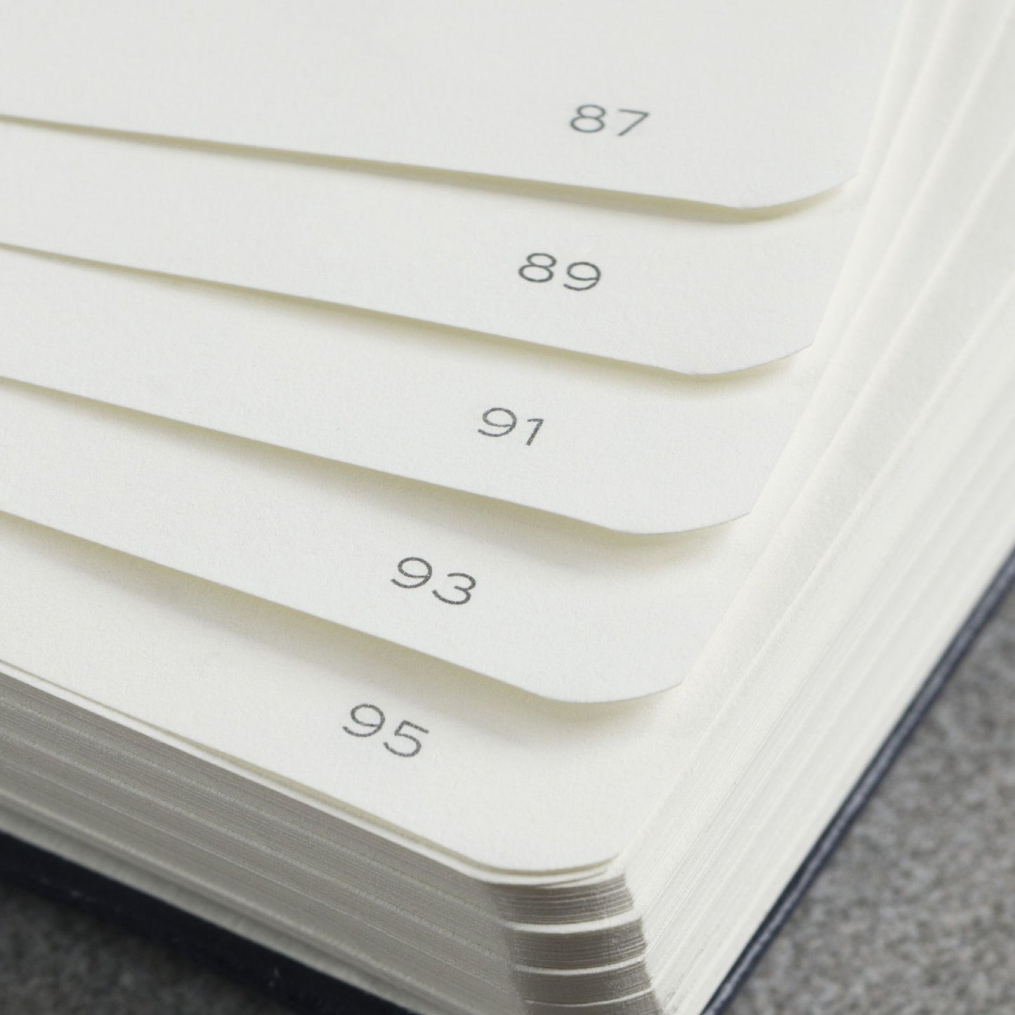 Leuchtturm1917 Lilac, Softcover, Paperback (B6+), 123 p., plain