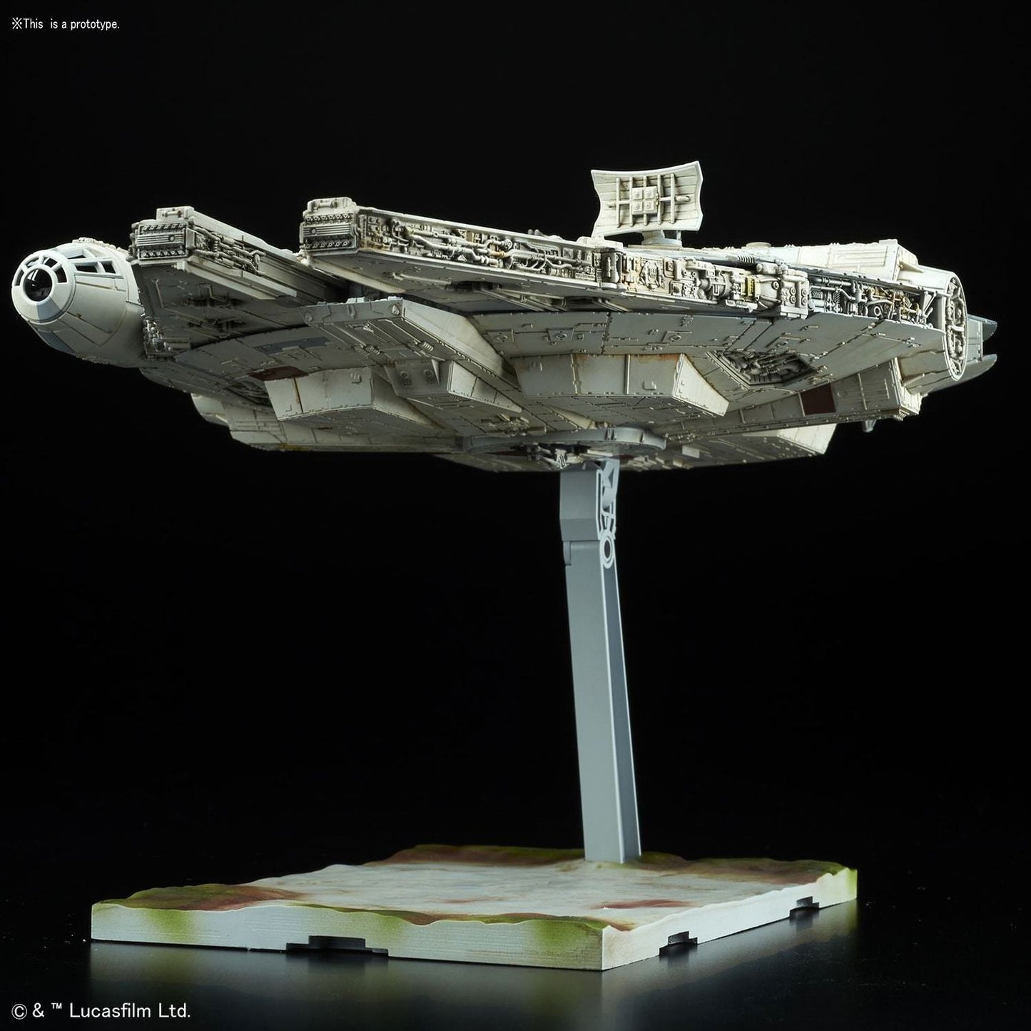 Millennium Falcon "Star Wars: The Last Jedi" Bandai Star Wars 1/144