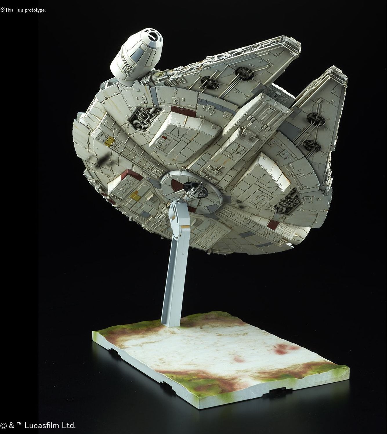 Millennium Falcon "Star Wars: The Last Jedi" Bandai Star Wars 1/144