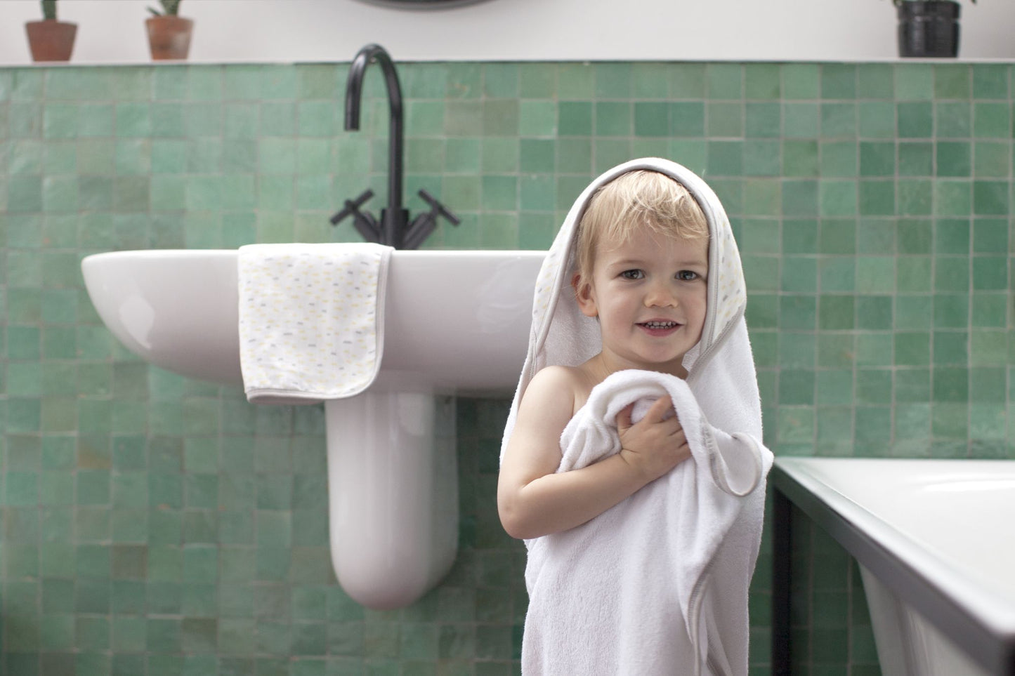 Storksak Hooded Towel & Washcloth Set Raindot Print
