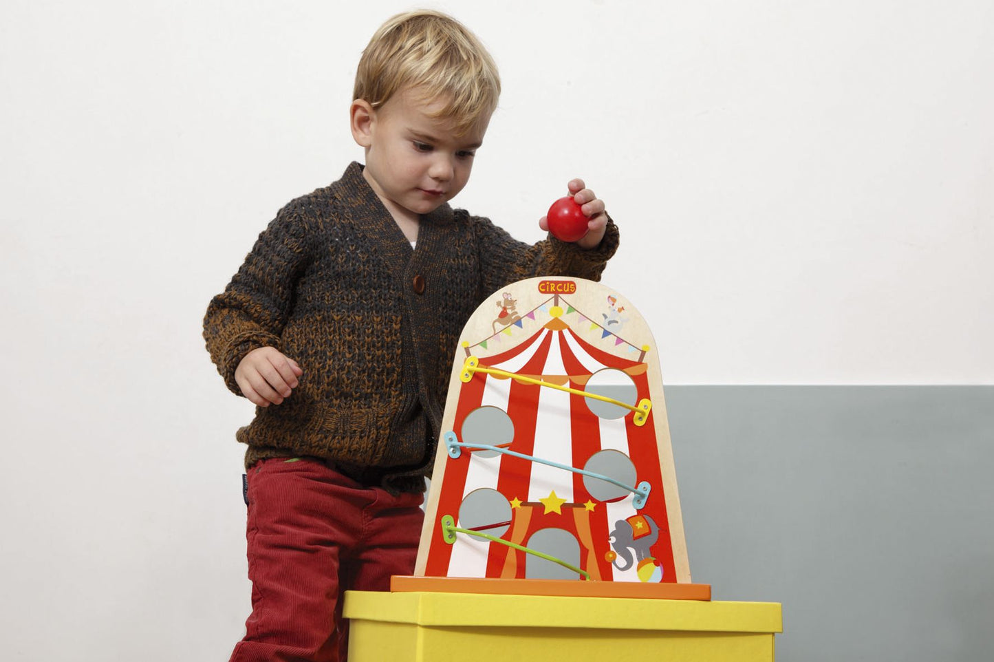 BALL TRACK CIRCUS