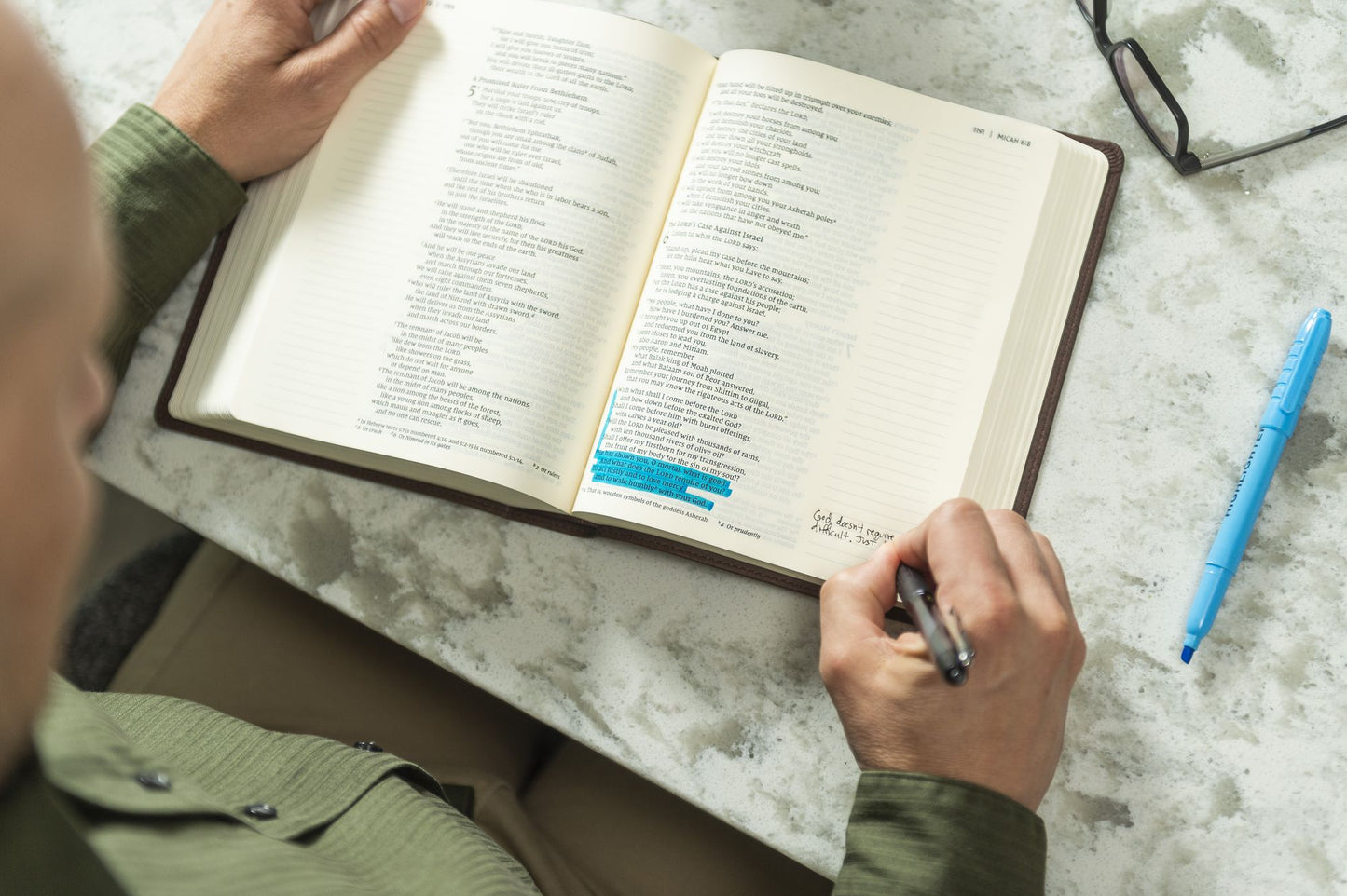 NIV, Journal the Word Bible, Imitation Leather, Brown, Red Letter Edition, Comfort Print: Reflect, Take Notes, or Create Art Next to Your Favorite Verses