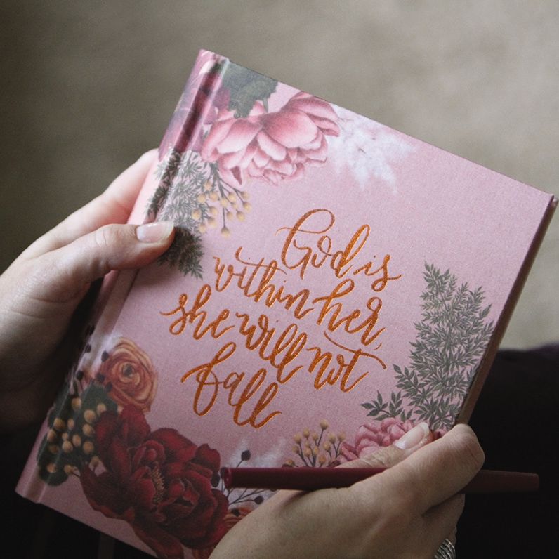 Niv, Artisan Collection Bible, Cloth Over Board, Pink Floral, Designed Edges Under Gilding, Red Letter Edition, Comfort Print