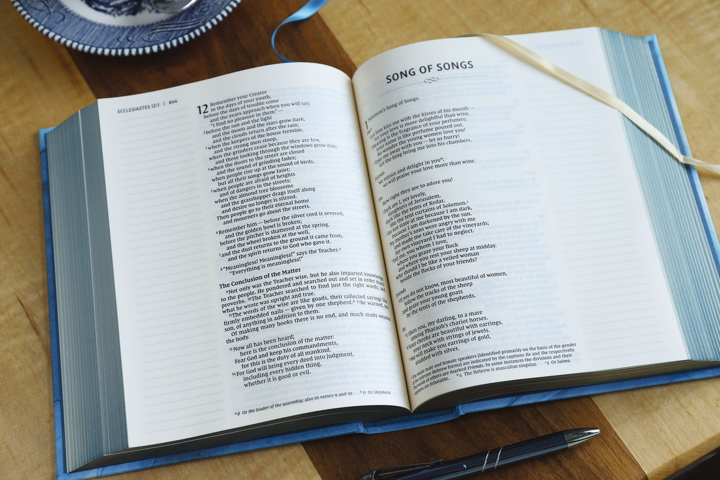 NIV, Artisan Collection Bible, Cloth over Board, Blue, Art Gilded Edges, Red Letter, Comfort Print