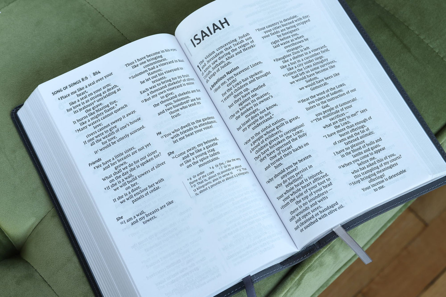 Holy Bible : New International Version, Personal Size Bible, Large Print, Leathersoft, Black, Comfort Print, Red Letter Edition
