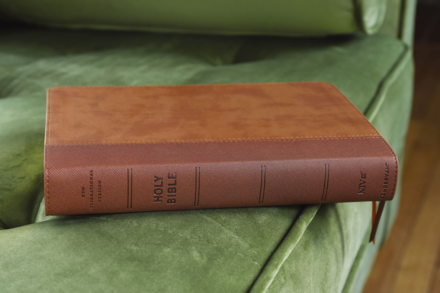 Holy Bible : New International Version, Personal Size Bible, Large Print, Leathersoft, Brown, Comfort Print, Red Letter Edition
