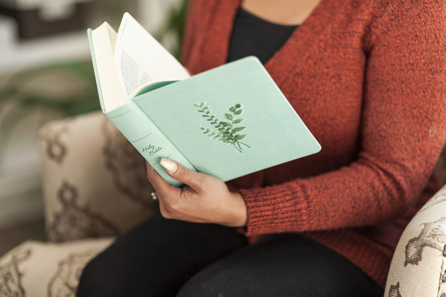 Niv, Journal the Word Bible, Double-Column, Cloth Over Board, Teal, Red Letter Edition, Comfort Print: Reflect, Take Notes, or Create Art Next to Your Favorite Verses