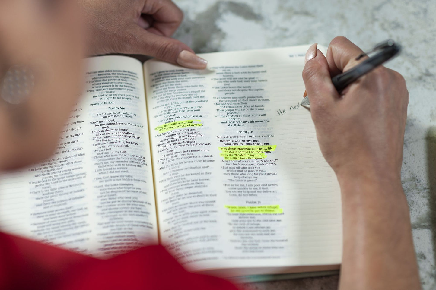 Niv, Journal the Word Bible, Double-Column, Cloth Over Board, Teal, Red Letter Edition, Comfort Print: Reflect, Take Notes, or Create Art Next to Your Favorite Verses