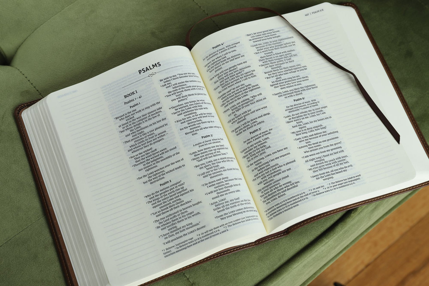 Niv, Journal the Word Bible, Double-Column, Leathersoft, Brown, Red Letter Edition, Comfort Print: Reflect, Take Notes, or Create Art Next to Your Favorite Verses
