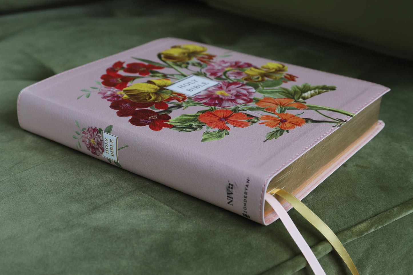 Niv, Artisan Collection Bible, Leathersoft, Blush Floral, Red Letter Edition, Comfort Print