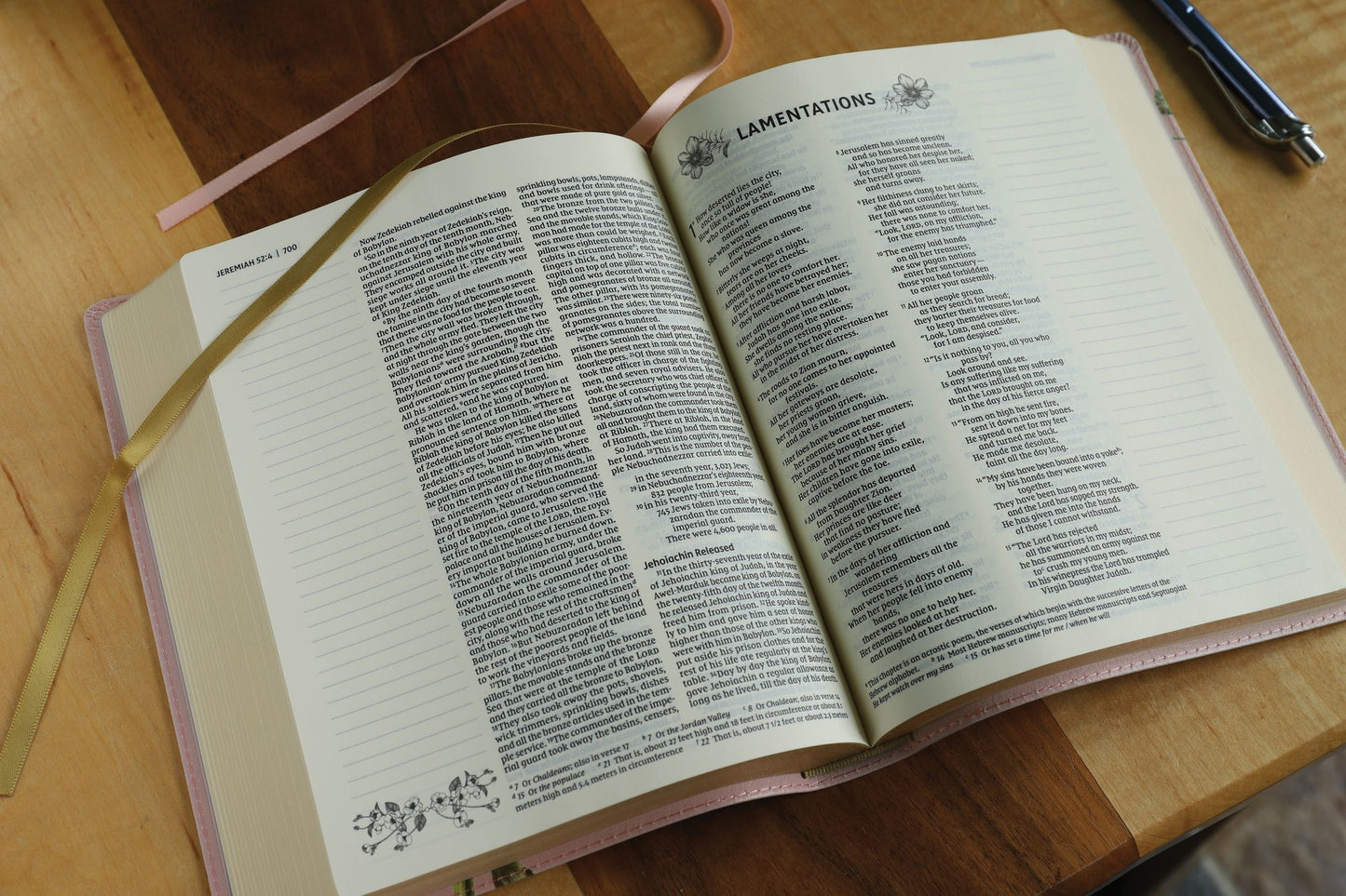 Niv, Artisan Collection Bible, Leathersoft, Blush Floral, Red Letter Edition, Comfort Print
