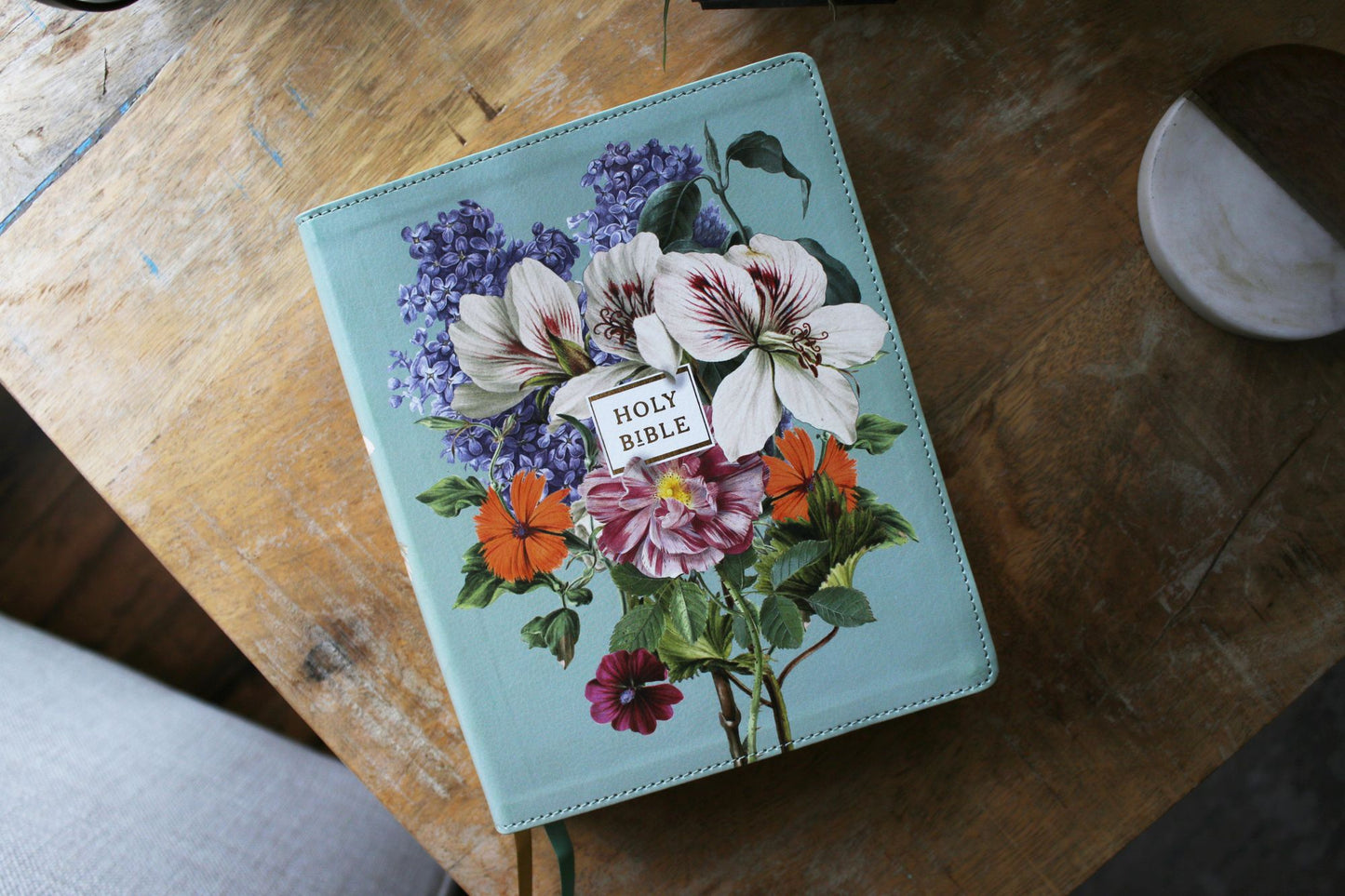 NIV, Artisan Collection Bible, Large Print, Leathersoft, Sage Floral, Red Letter, Comfort Print